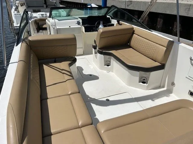 Slide: The Image of Sea Ray SDX 250 Outboard 2021 - 12