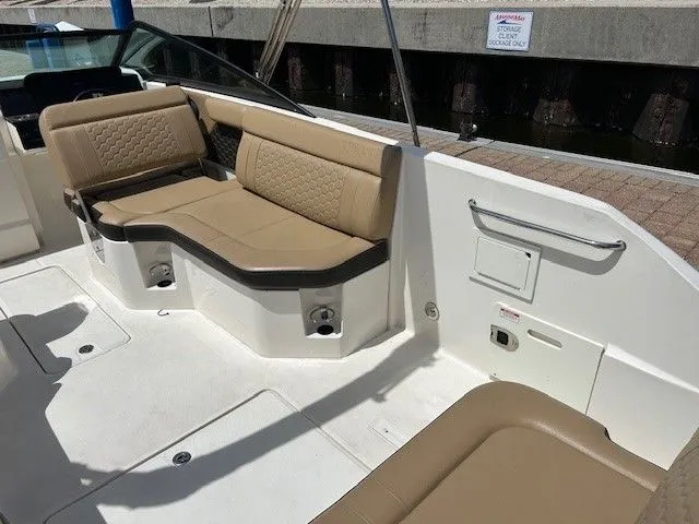 Slide: The Image of Sea Ray SDX 250 Outboard 2021 - 14