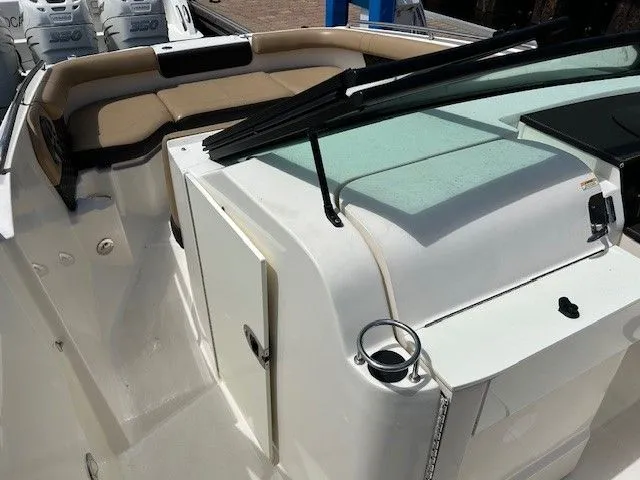 Slide: The Image of Sea Ray SDX 250 Outboard 2021 - 15