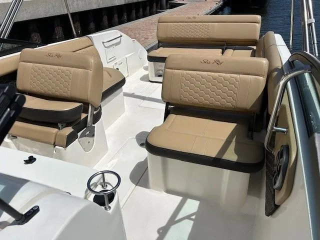 Slide: The Image of Sea Ray SDX 250 Outboard 2021 - 16