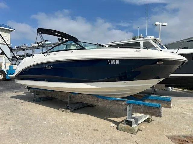 Slide: The Image of Sea Ray SDX 250 Outboard 2021 - 22
