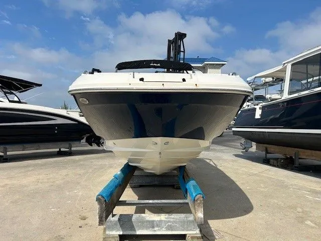 Slide: The Image of Sea Ray SDX 250 Outboard 2021 - 23