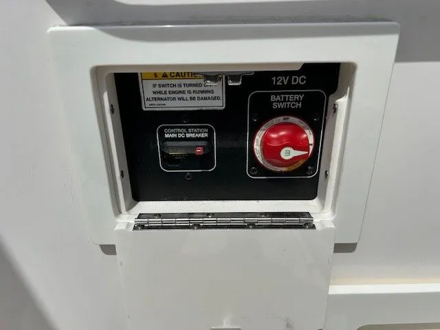 Slide: The Image of Sea Ray SDX 250 Outboard 2021 - 28