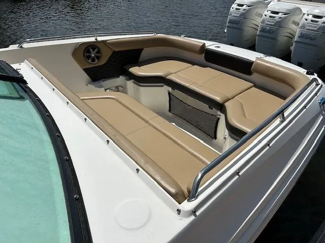 Slide: The Image of Sea Ray SDX 250 Outboard 2021 - 3
