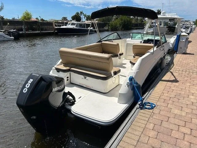 Slide: The Image of Sea Ray SDX 250 Outboard 2021 - 5