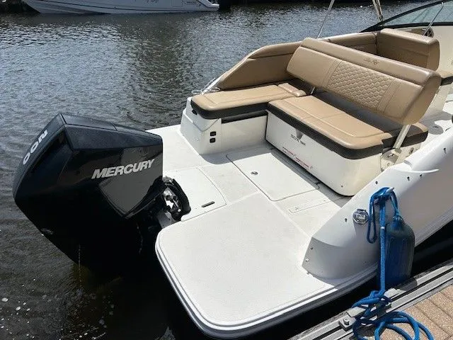 Slide: The Image of Sea Ray SDX 250 Outboard 2021 - 6