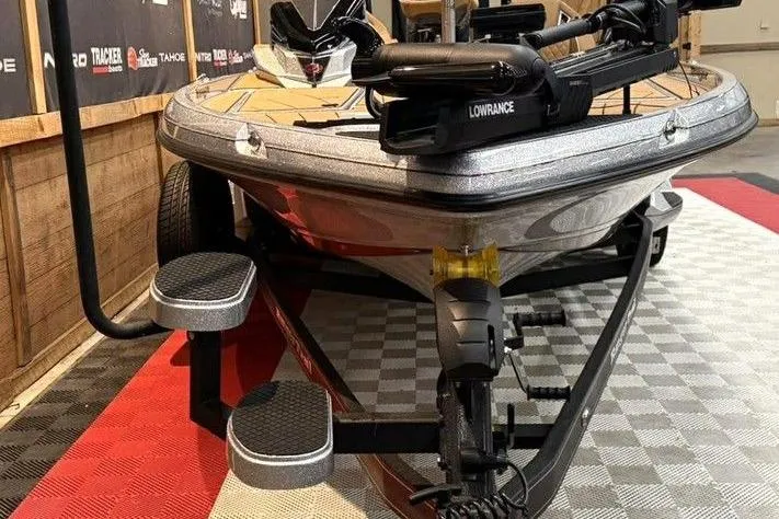 Slide: The Image of 2026 Ranger Z520R Ultra boat on display, featuring advanced Lowrance equipment. - 10