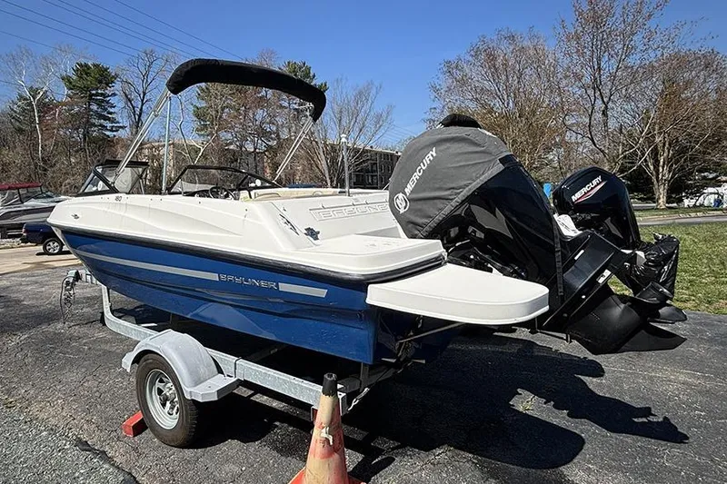 The Image of 2016 Bayliner 185 Bowrider on trailer, parked outdoors with Mercury engine. - 0
