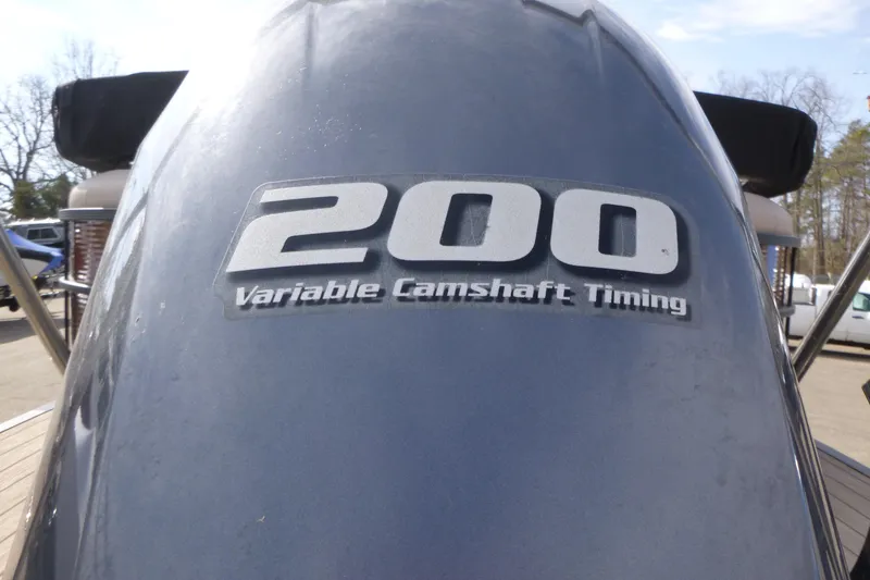 Slide: The Image of Outboard motor with "200 Variable Camshaft Timing" on a 2018 Bennington 24 SSRX boat. - 16