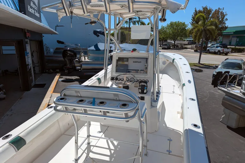 Slide: The Image of 2005 SeaVee 290B boat with Simrad navigation, docked at Marco Yacht Sales. - 14