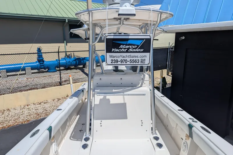 Slide: The Image of 2005 SeaVee 290B boat for sale at Marco Yacht Sales, docked outdoors. - 15