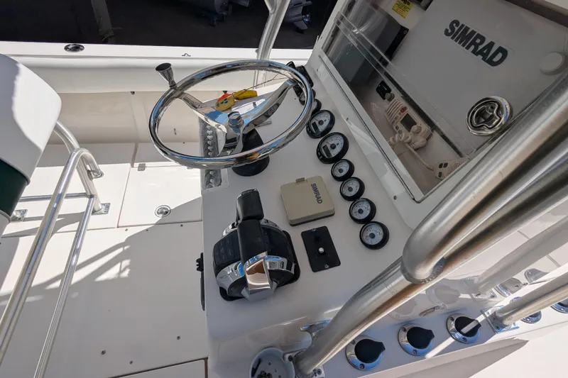 Slide: The Image of 2005 SeaVee 290B boat dashboard with steering wheel and Simrad electronics. - 7