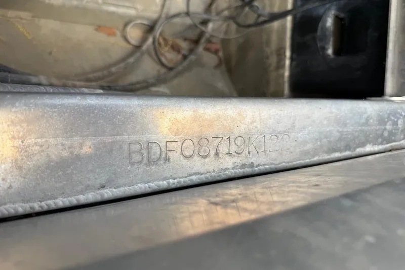 Slide: The Image of Hull identification number on a 2022 Barletta LUSSO 25UEA boat. - 20