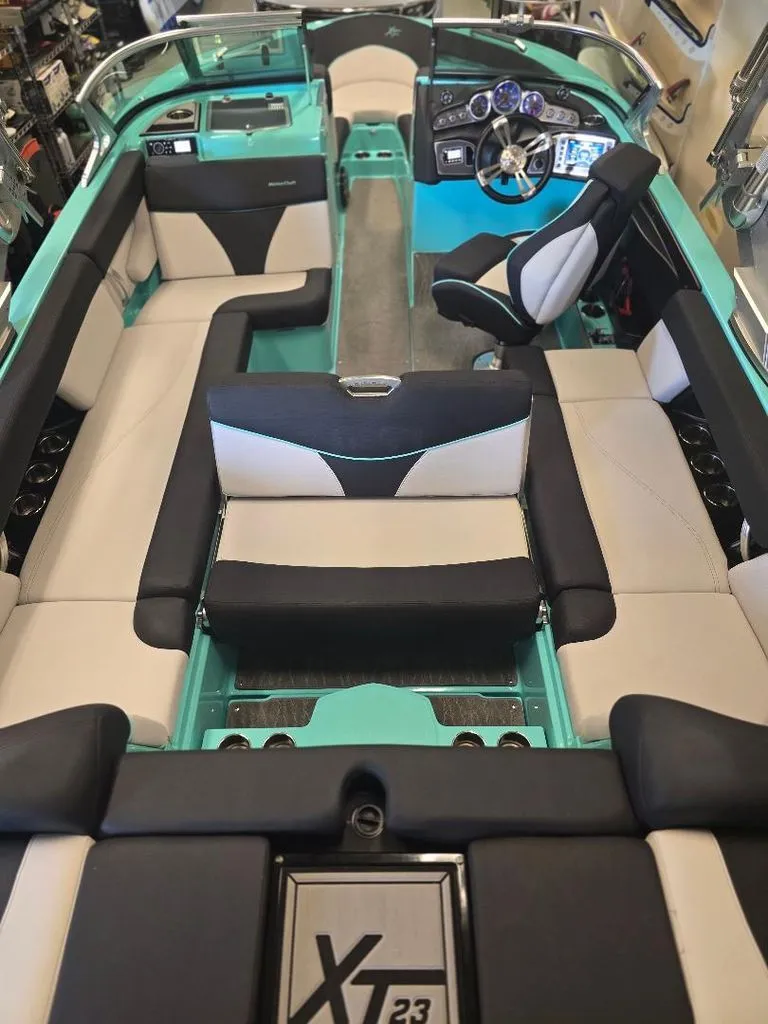 Slide: The Image of MasterCraft XT23 2017 - 10
