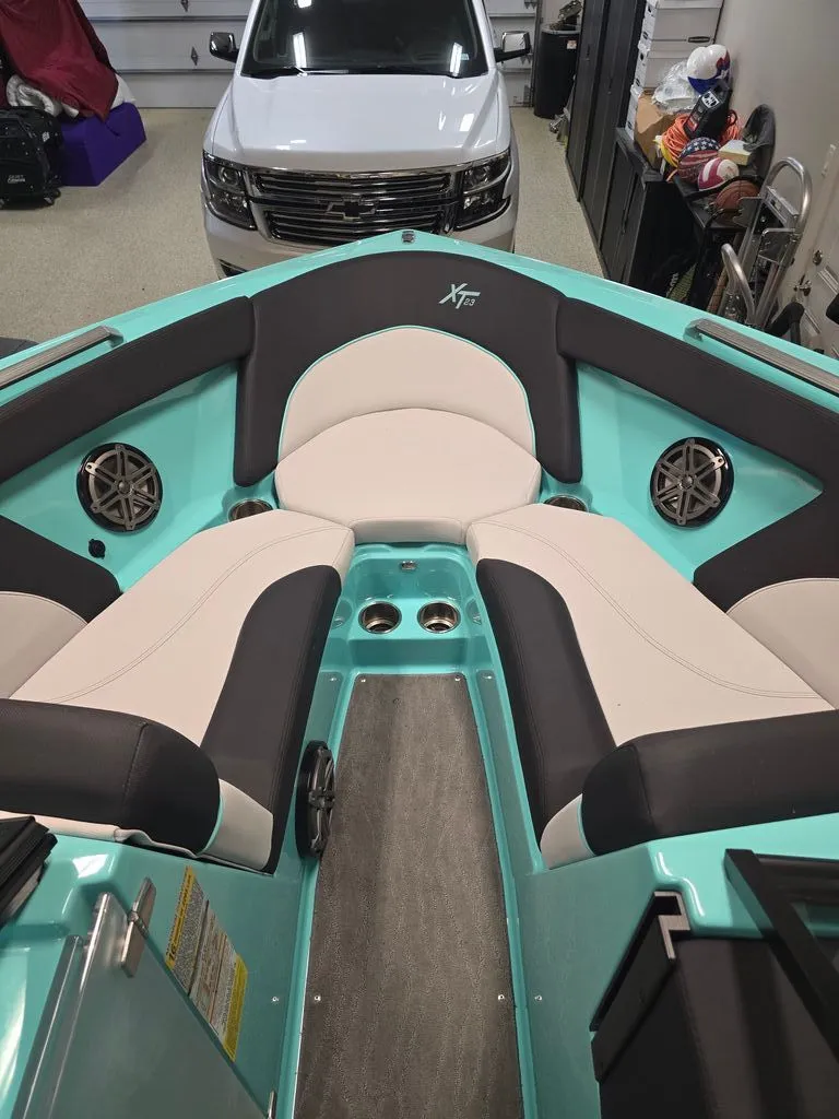 Slide: The Image of MasterCraft XT23 2017 - 11