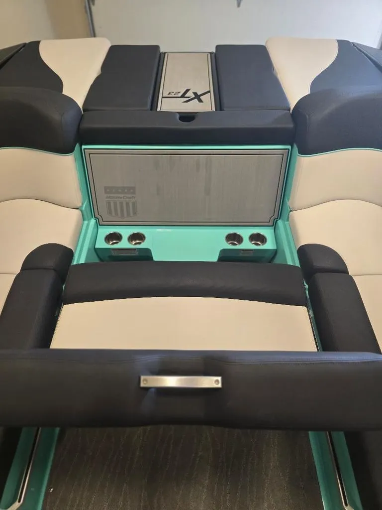 Slide: The Image of MasterCraft XT23 2017 - 12