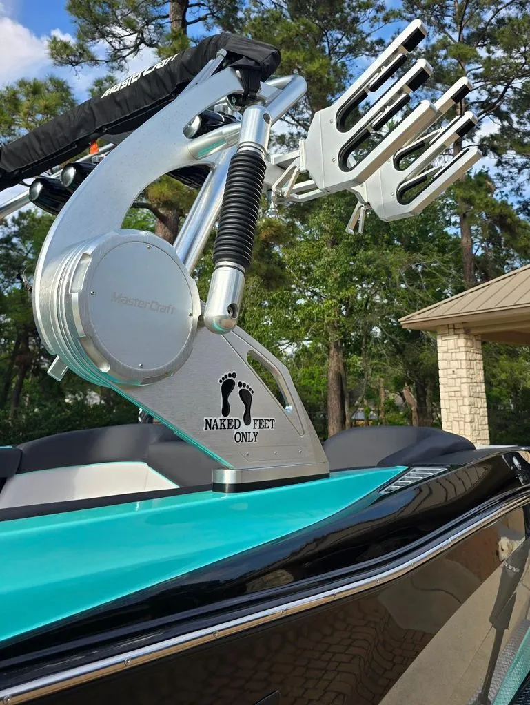 Slide: The Image of MasterCraft XT23 2017 - 16