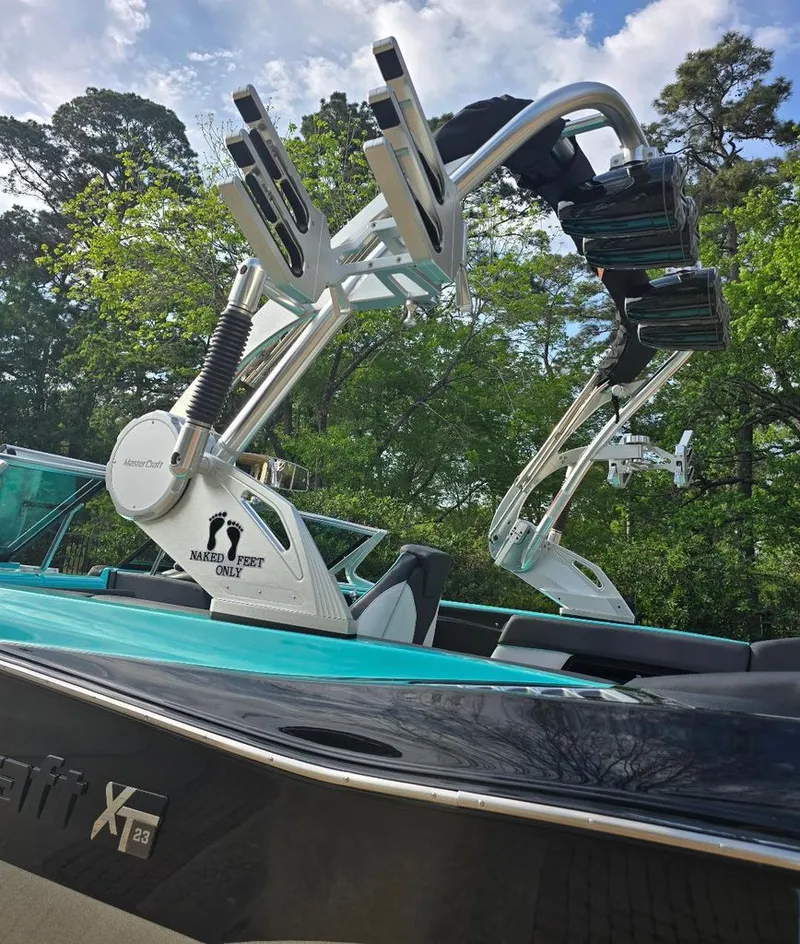 Slide: The Image of MasterCraft XT23 2017 - 21
