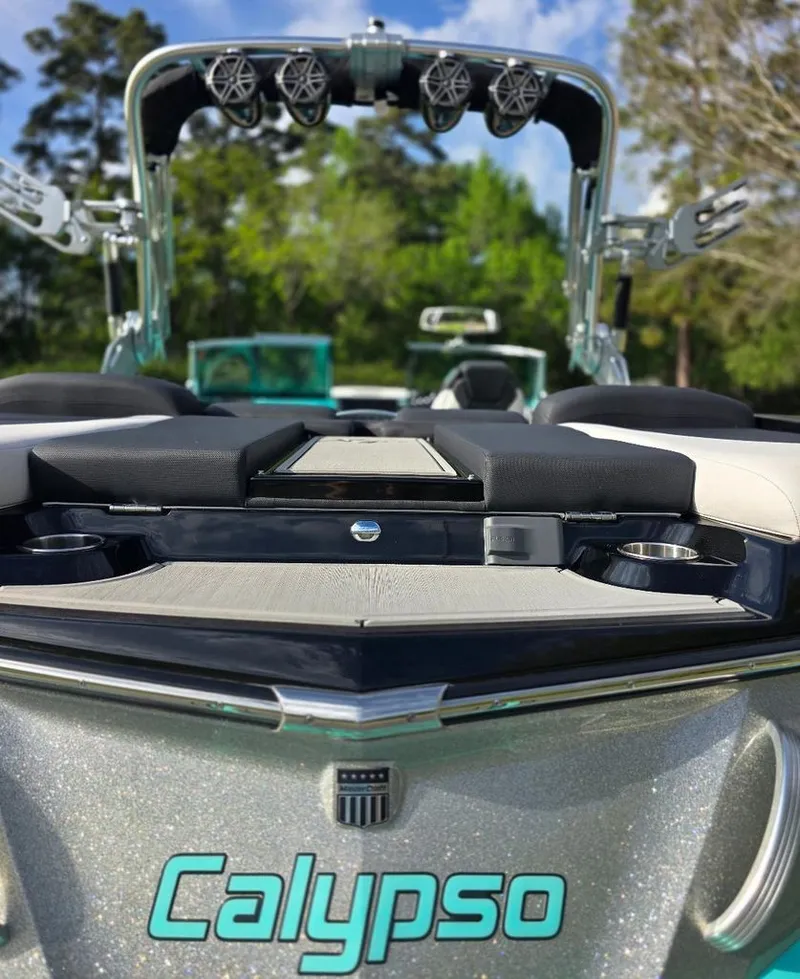 Slide: The Image of MasterCraft XT23 2017 - 23