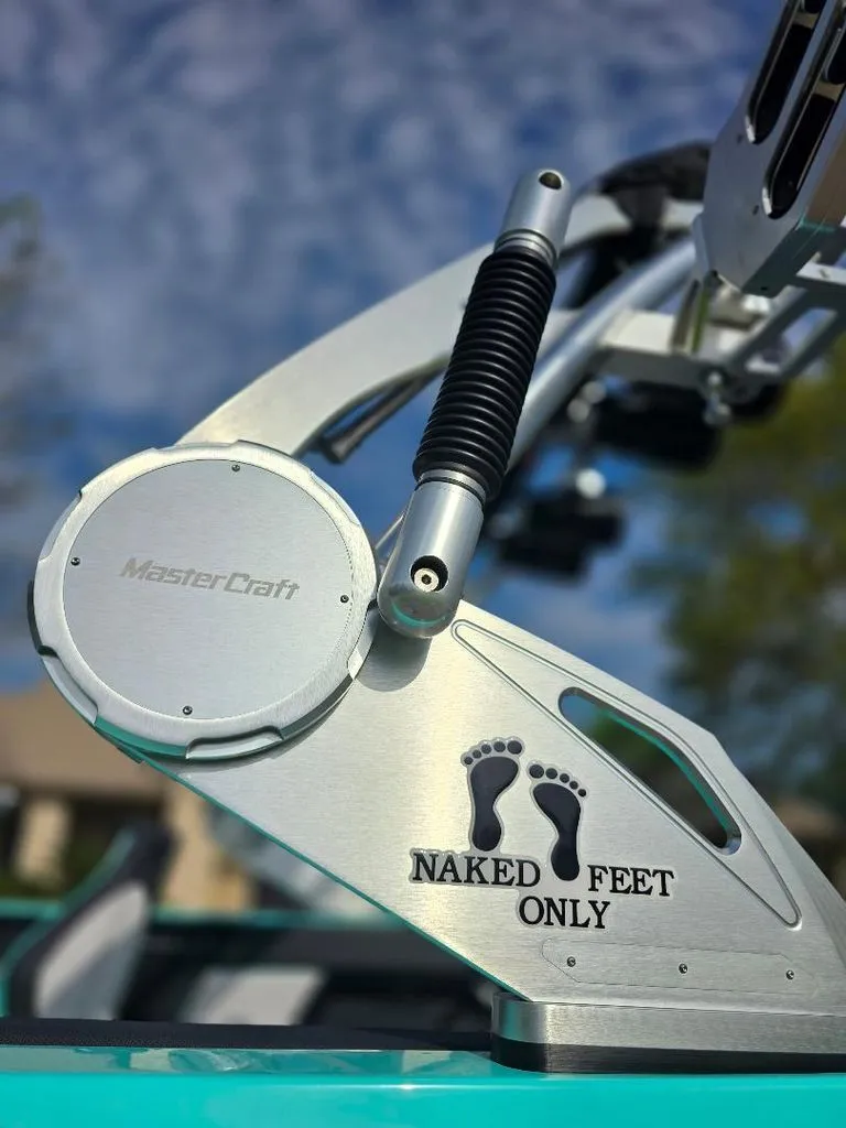 Slide: The Image of MasterCraft XT23 2017 - 24