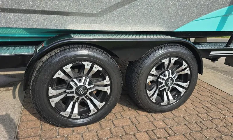 Slide: The Image of MasterCraft XT23 2017 - 27