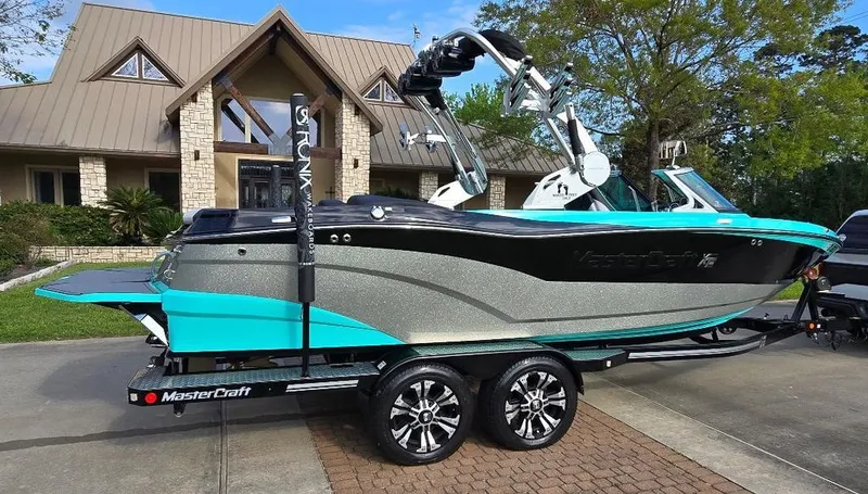 Slide: The Image of MasterCraft XT23 2017 - 30