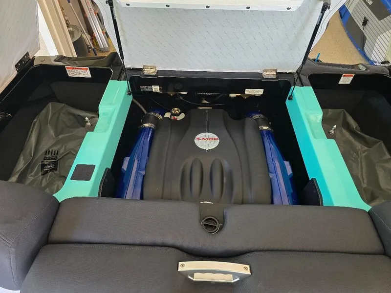 Slide: The Image of MasterCraft XT23 2017 - 32