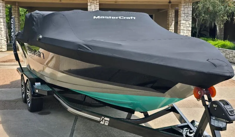 Slide: The Image of MasterCraft XT23 2017 - 36