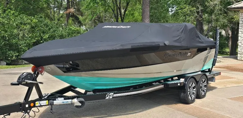 Slide: The Image of MasterCraft XT23 2017 - 37