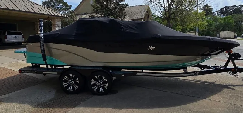 Slide: The Image of MasterCraft XT23 2017 - 39