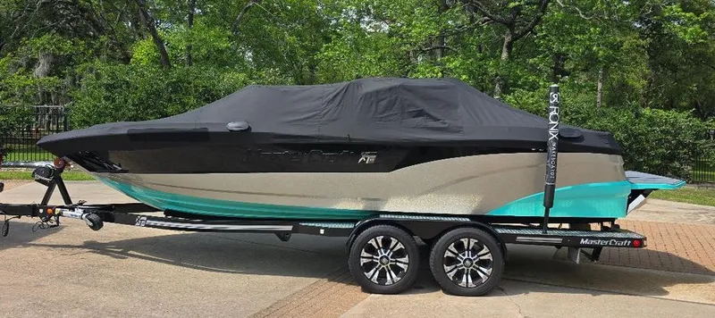 Slide: The Image of MasterCraft XT23 2017 - 41