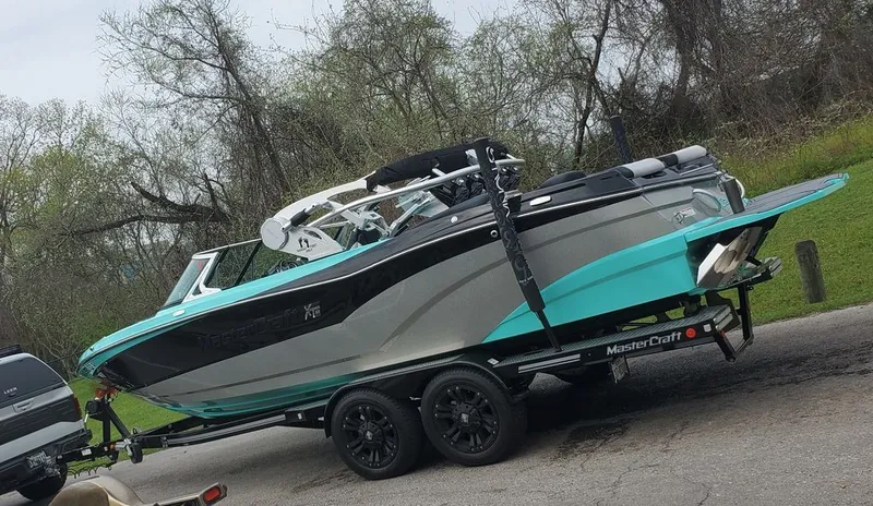 Slide: The Image of MasterCraft XT23 2017 - 44