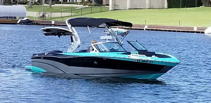 Slide: The Image of MasterCraft XT23 2017 - 46