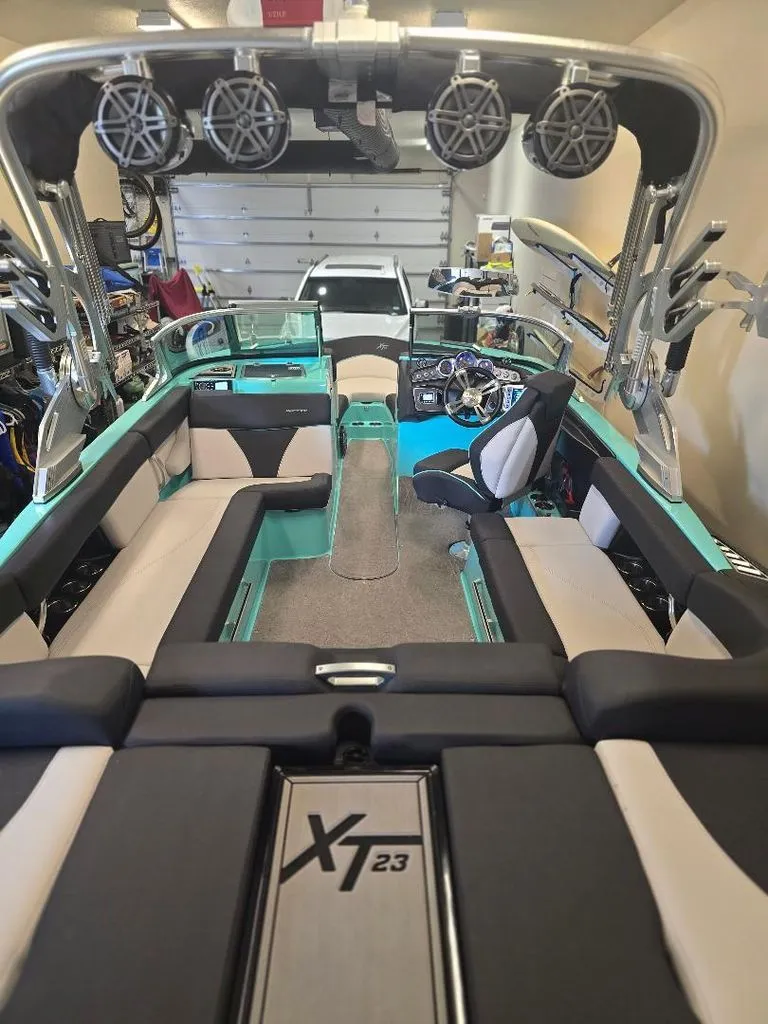 Slide: The Image of MasterCraft XT23 2017 - 5