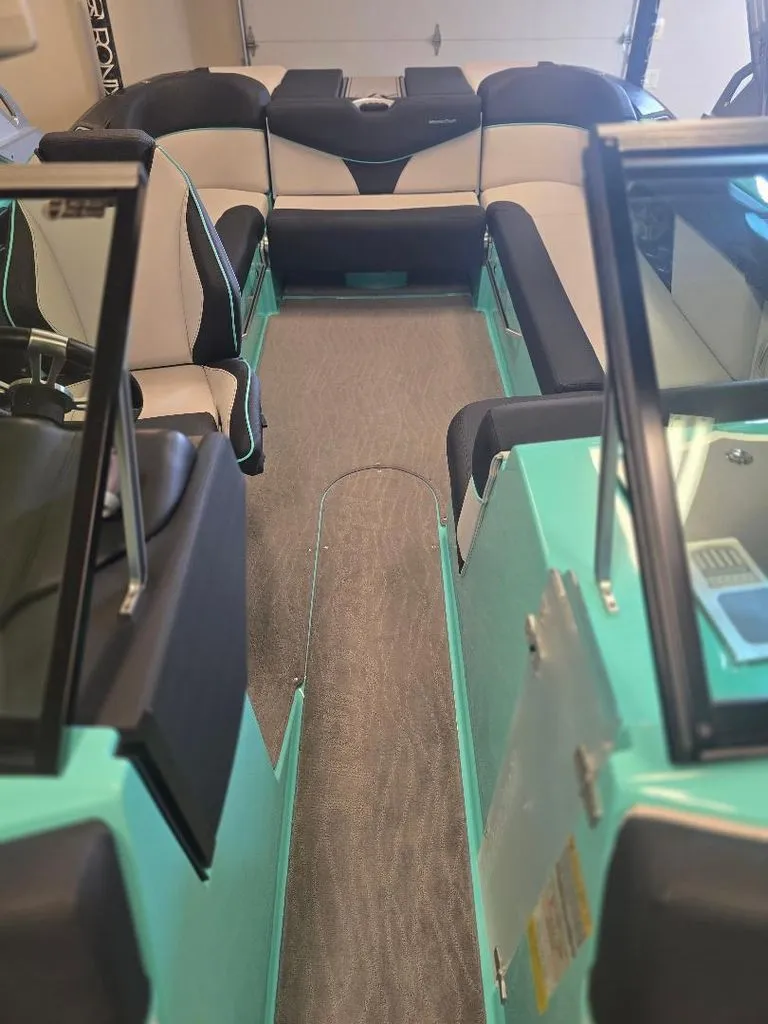 Slide: The Image of MasterCraft XT23 2017 - 6