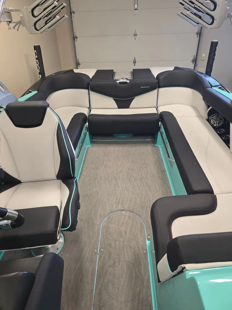 Slide: The Image of MasterCraft XT23 2017 - 7