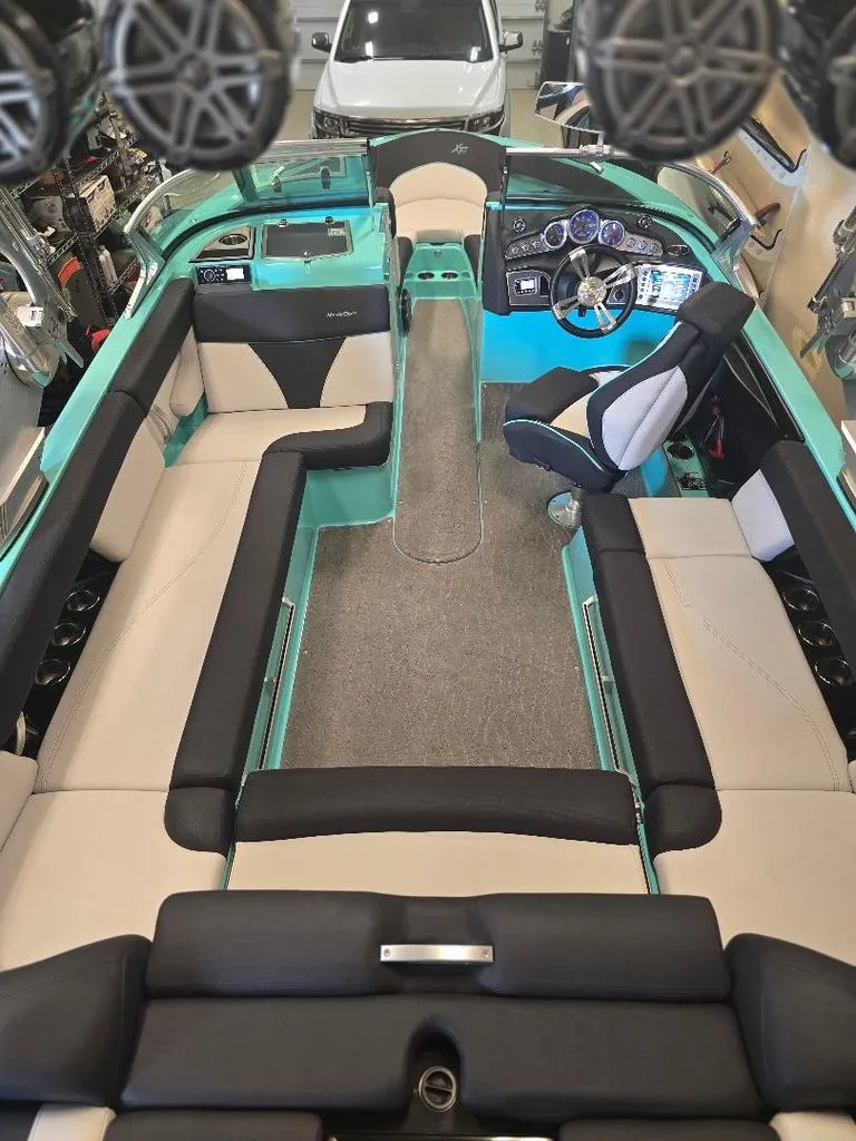 Slide: The Image of MasterCraft XT23 2017 - 8