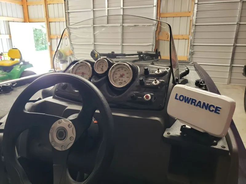 Slide: The Image of Bass Tracker Pro 170 2022 - 2