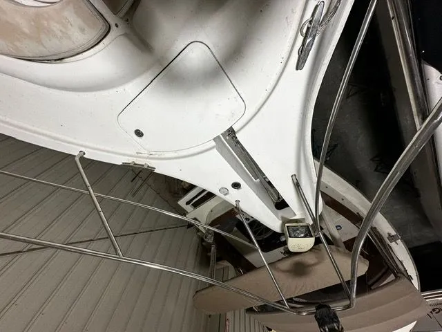 Slide: The Image of Close-up of a 2002 Silverton 39 Motor Yacht interior. - 19