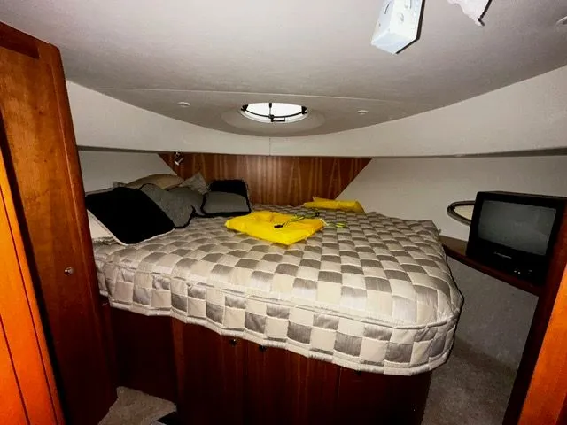 Slide: The Image of Interior of 2002 Silverton 39 Motor Yacht with cozy bedroom. - 28
