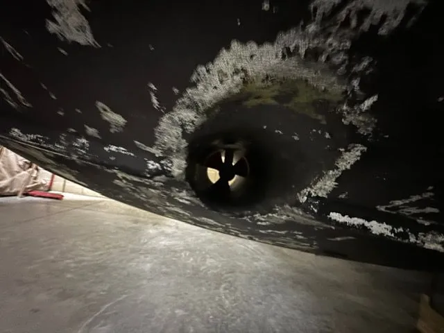 Slide: The Image of Underside of a 2002 Silverton 39 Motor Yacht with propeller. - 4