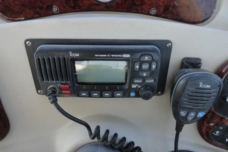 Slide: The Image of VHF marine radio on 2004 Sea Ray Sundancer 280 dashboard. - 12
