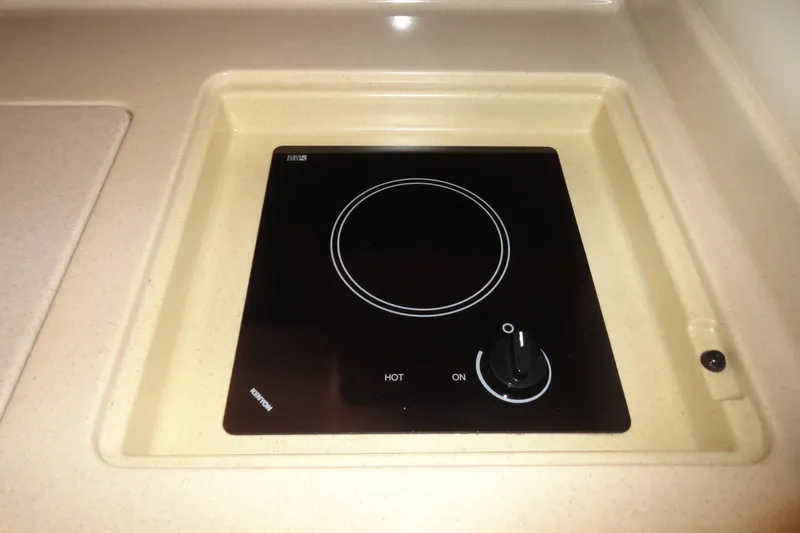 Slide: The Image of Built-in stovetop on 2004 Sea Ray Sundancer 280 yacht kitchen counter. - 20