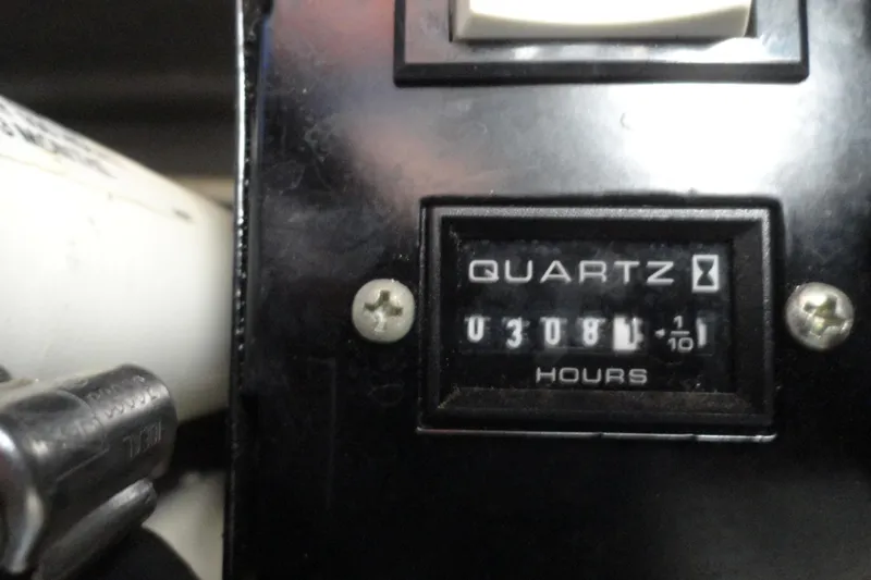 Slide: The Image of Hour meter showing 308.1 hours on a 2004 Sea Ray Sundancer 280 boat. - 35