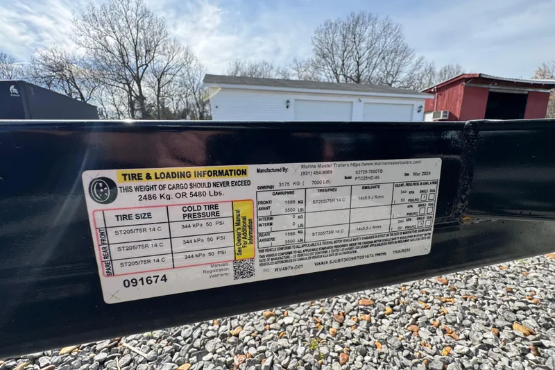 Slide: The Image of Tire and loading information label on a 2024 Trifecta 25ULE SS trailer. - 21
