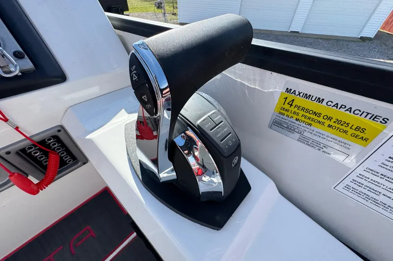 Slide: The Image of Throttle control of 2024 Trifecta 25ULE SS boat with capacity label. - 86