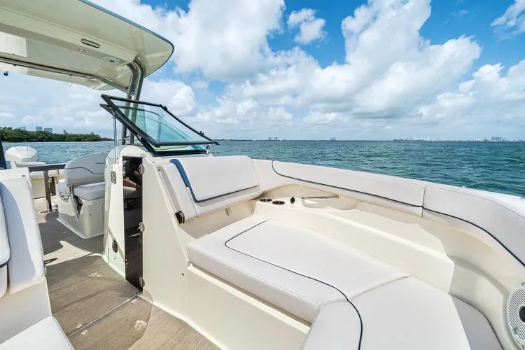 Slide: The Image of 2024 Chris-craft Calypso 28 - Image 34 - 34