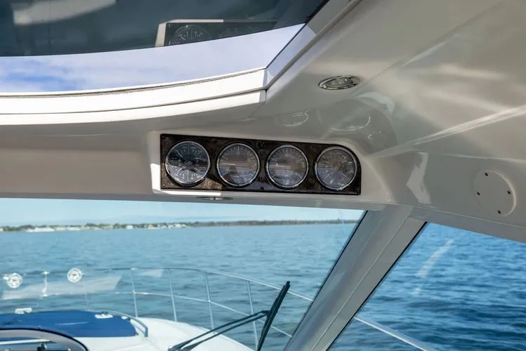 Slide: The Image of 2010 Sea Ray 500 Sundancer - Image 28 - 28