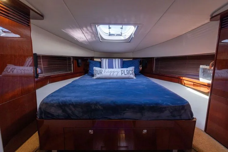 Slide: The Image of 2010 Sea Ray 500 Sundancer - Image 44 - 44