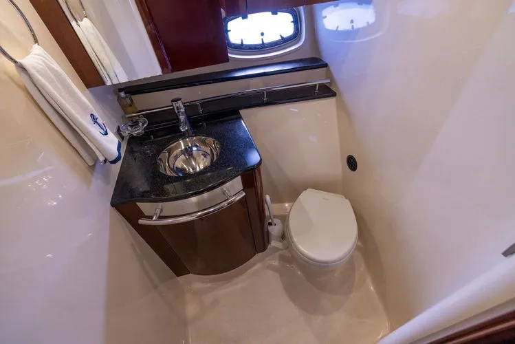 Slide: The Image of 2010 Sea Ray 500 Sundancer - Image 46 - 46